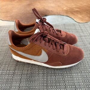 Nike Rust and Mustard Sneakers Women’s Size 6.5-7